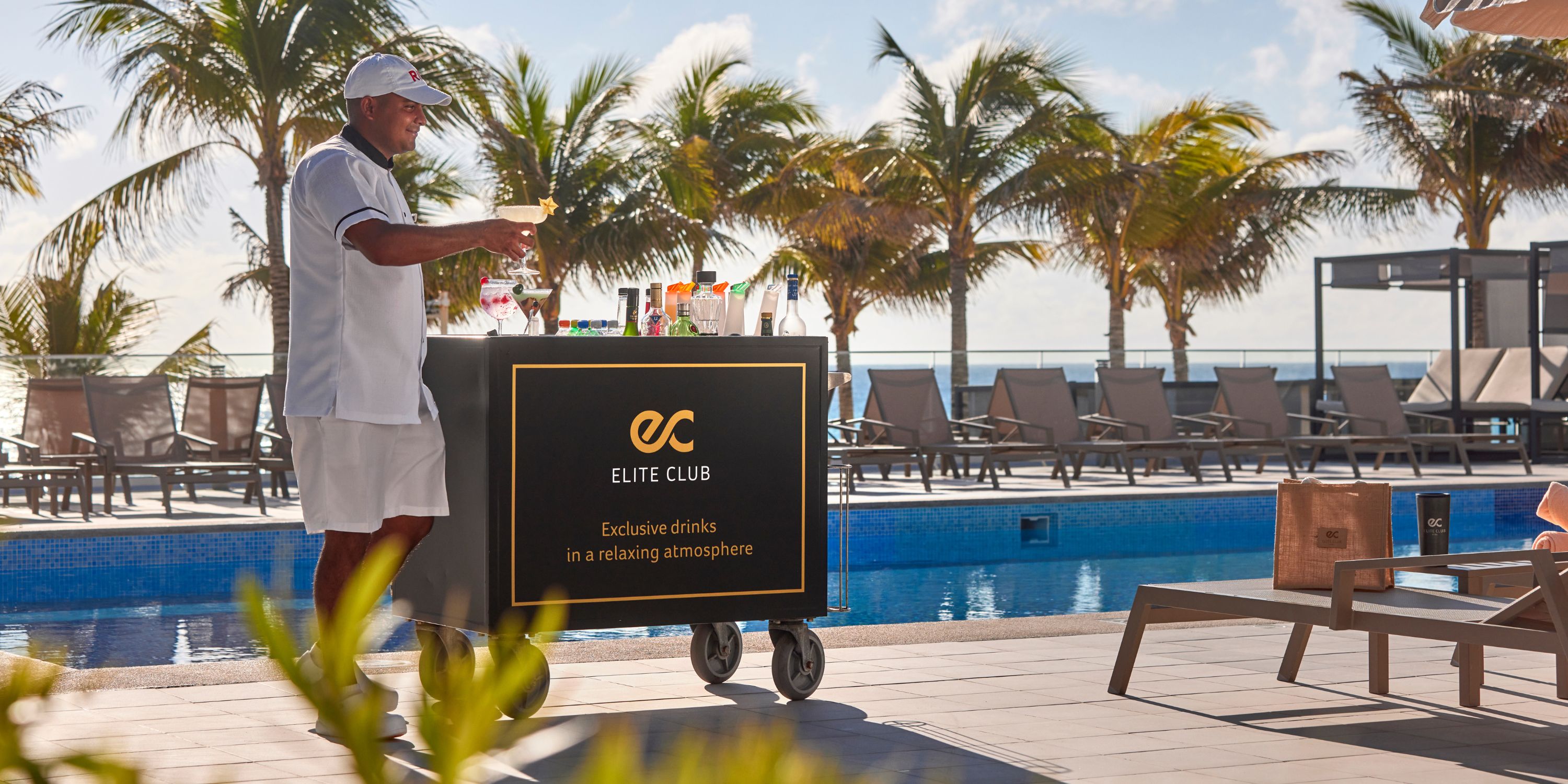 Riu Kukulkan Pool Service